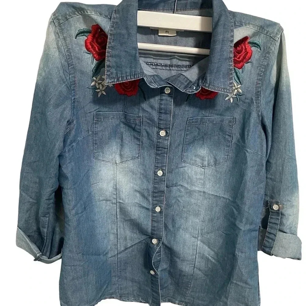 Cavalini denim‎ collection embroidered roses button down shirt size Small
